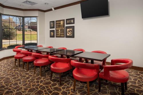 Μια τηλεόραση ή/και κέντρο ψυχαγωγίας στο Staybridge Suites Columbia by IHG