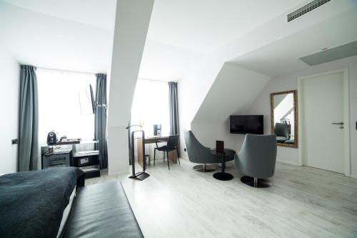 a bedroom with a bed and a desk and a television at Catalonia Berlin Mitte in Berlin