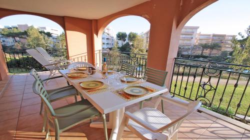 Port Marine - Appartements climatisés et piscine dans la résidence