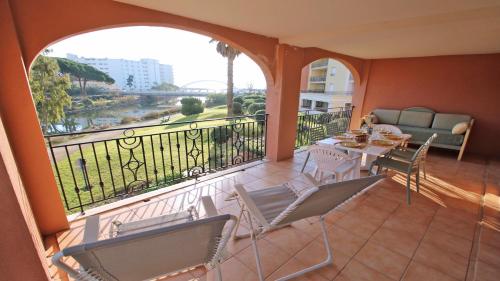 Port Marine - Appartements climatisés et piscine dans la résidence
