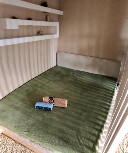 Katil atau katil-katil dalam bilik di Cozy and comfortable apartment