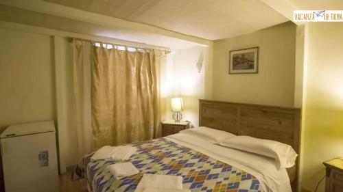 a bedroom with a bed and a window at Al Pantheon Con Thomas Mann in Rome