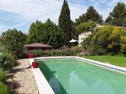 a swimming pool in the yard of a house at la petite maison in Vaugines