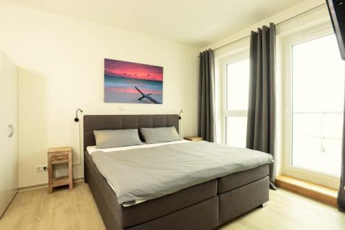 Tempat tidur dalam kamar di Marina Loft