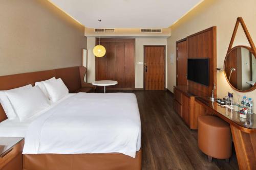Radisson Blu Hotel, Dubai Canal View Image