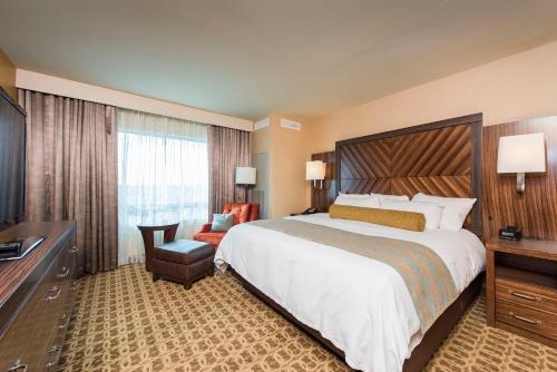 Voodi või voodid majutusasutuse Apache Casino Hotel toas