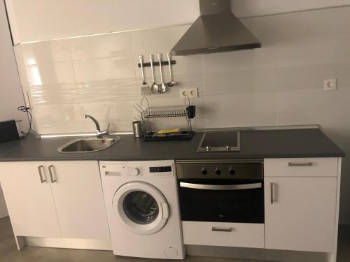 Kuchyň nebo kuchyňský kout v ubytování LA OLMA apartamentos