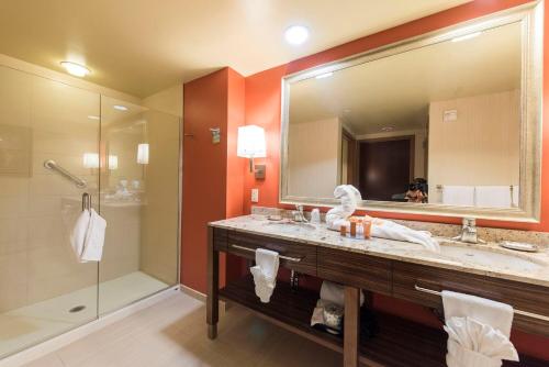 A bathroom at Apache Casino Hotel