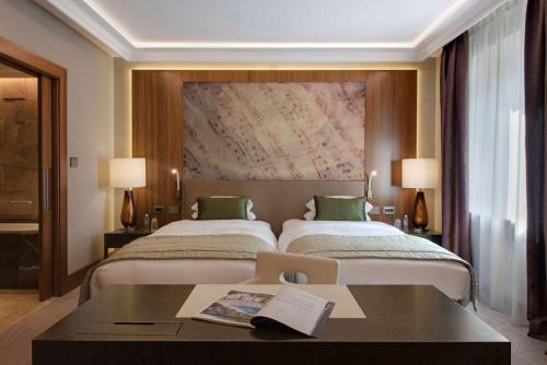 Un ou plusieurs lits dans un hébergement de l'établissement Grand Hotel Kempinski Riga
