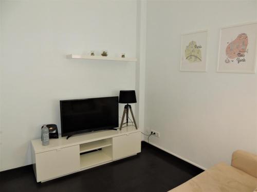 a living room with a television on a white cabinet at Rendez Vous Porto in Porto