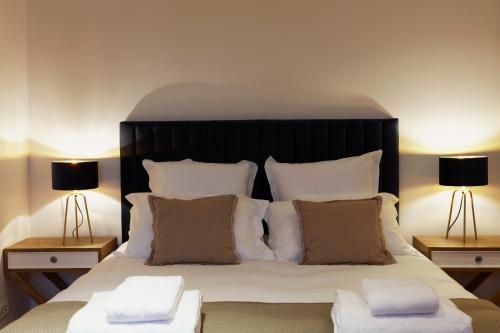 Ένα ή περισσότερα κρεβάτια σε δωμάτιο στο L'HOTEL PARTICULIER - LE MANS