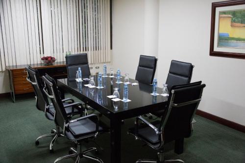 Der Geschäftsbereich oder Konferenzraum in der Unterkunft Barceló San José