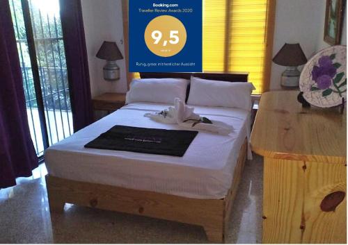 a bedroom with a bed with a price sign on it at Ruhig, gross mit herrlicher Aussicht in San Felipe de Puerto Plata