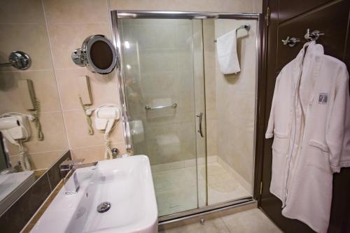 Salle de bains dans l'établissement Hotel Feride