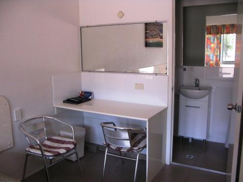 A kitchen or kitchenette at River Esplanade Motel Mooloolaba