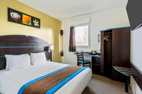 Postel nebo postele na pokoji v ubytování Sure Hotel by Best Western Saint-Amand-Les-Eaux