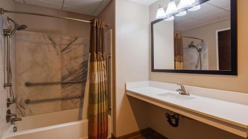 A bathroom at Best Western Plus Zion West