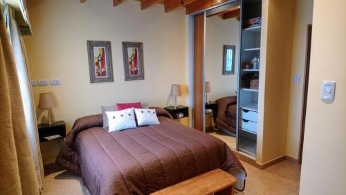 a bedroom with a bed in a room at El Buen Descanso in Río Gallegos