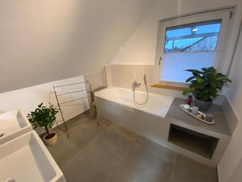 a bathroom with a bath tub and a window at Hunsrück-Juwel in Kastellaun