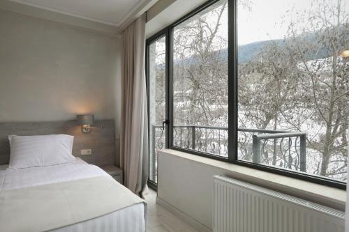 Postel nebo postele na pokoji v ubytování Sunset Terrace Mestia