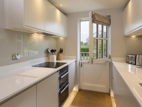 Køkken eller tekøkken på 4 Keeper's Cottage, Hillfield Village