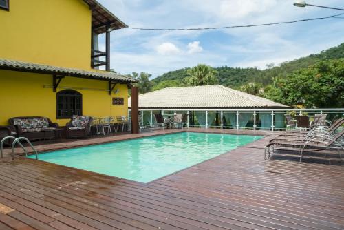 The swimming pool at or close to Pousada Leonardo da Vinci