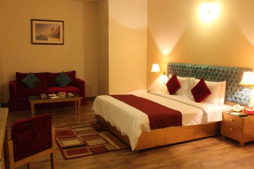 A bed or beds in a room at Hotel One Bahawalpur