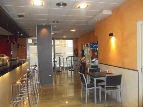Restoran või mõni muu söögikoht majutusasutuses Hostal Cafeteteria Goya