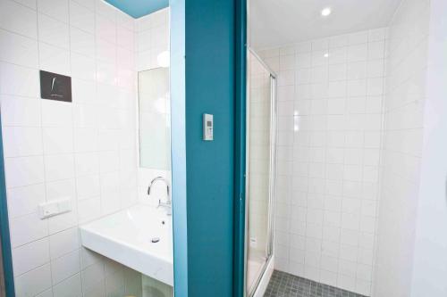 a bathroom with a sink, toilet, and bathtub at Generator Amsterdam in Amsterdam