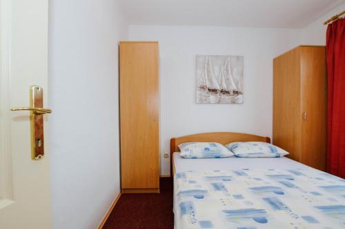 Ένα ή περισσότερα κρεβάτια σε δωμάτιο στο Apartmani Vrlika