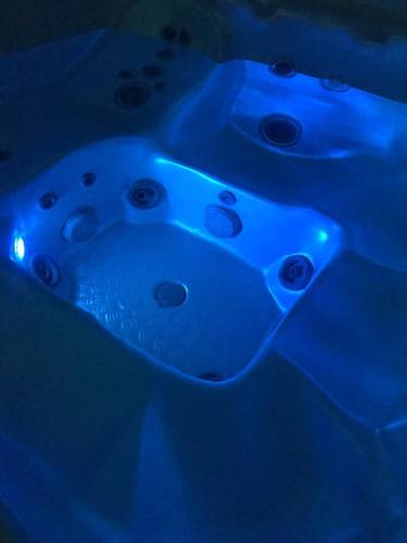 a blue light is reflecting off of a blue tub at Villa Clorè Hotel & Spa in Lama Mocogno