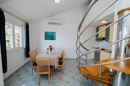 Χώρος καθιστικού στο Apartmani Vrlika