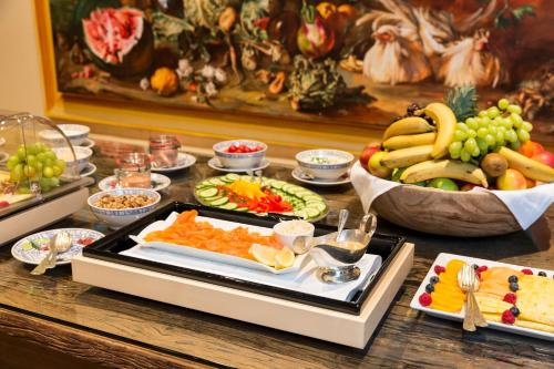 ホテルの敷地内または近くでの食事または食べ物