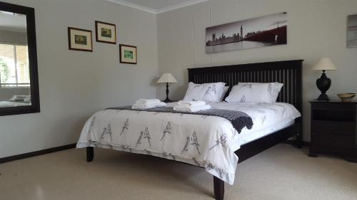 En eller flere senge i et værelse på 18 Greenpoint Mews