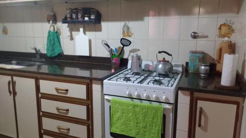 Η κουζίνα ή μικρή κουζίνα στο Chalet Microcentro Tandil