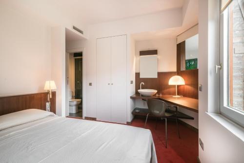 a bedroom with a bed and a bathroom with a sink at Argulls by Totiaran in Naut Aran