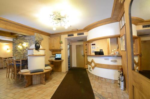 Kuchyň nebo kuchyňský kout v ubytování Albergo Alpenrose