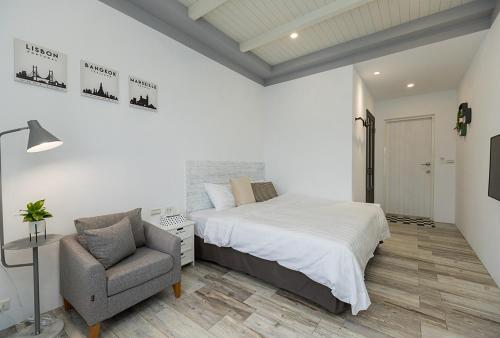 Ein Bett oder Betten in einem Zimmer der Unterkunft Blue White