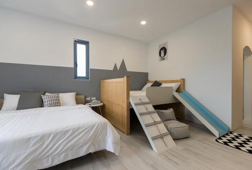 Ein Bett oder Betten in einem Zimmer der Unterkunft Blue White