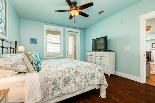 a bedroom with a bed and a ceiling fan at Sandpiper Point in Galveston