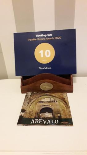 a box with a picture of a train at Piso María in Arévalo