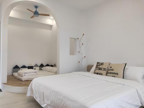 Ein Bett oder Betten in einem Zimmer der Unterkunft Blue White
