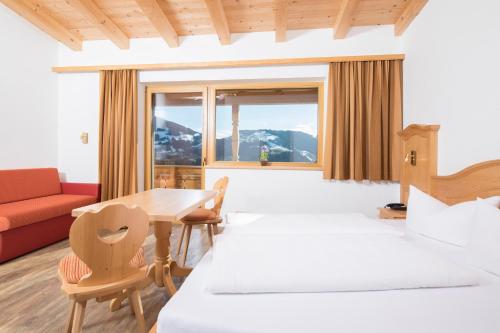 Postel nebo postele na pokoji v ubytování Hotel & Alpengasthof Pinzgerhof