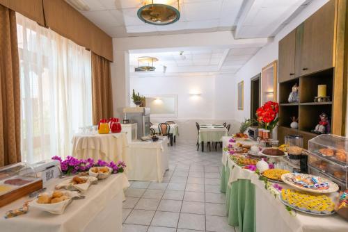 Gallery image of Hotel Sirena in Lido di Camaiore