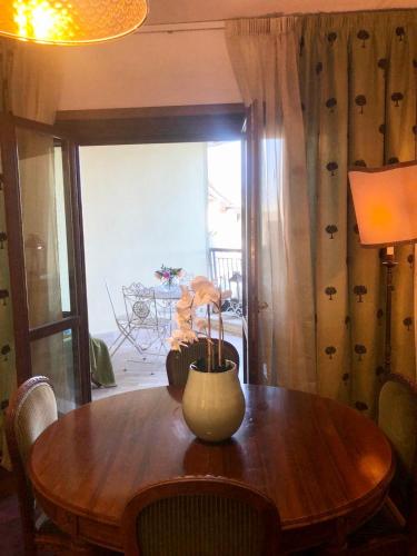 a wooden table with a vase on top of it at Nativo Suite Da Vinci 38 in Fiumicino