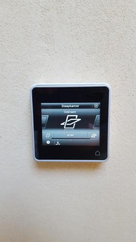 a black air conditioning alarm on a wall at De Ketse Steenuil in Kaatsheuvel