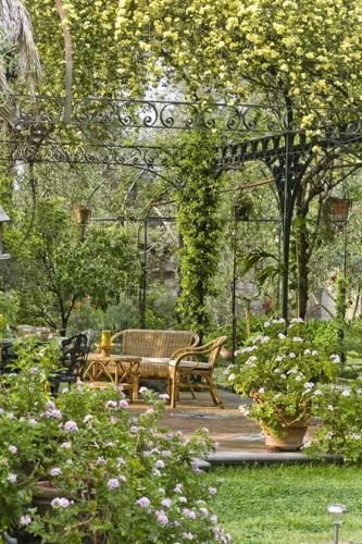 Un jardín fuera de Chalet Lidia