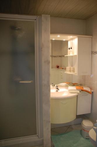 Phòng tắm tại Gästehaus Sylvie