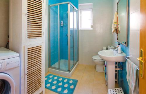 a bathroom with a shower and a toilet and a sink at la casa de dias soleados in Denia