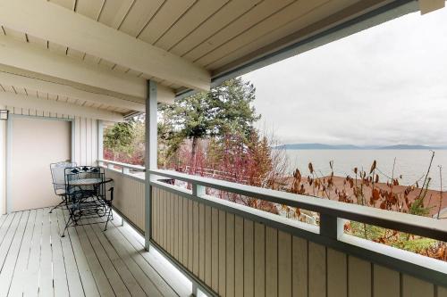 Many Springs Lakefront Condos – Photos 3